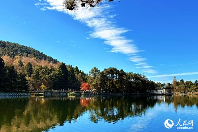 初冬庐山醉游人