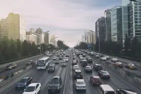 高速路上突然尿急？长期憋尿的危害，看完真的吓尿了图片