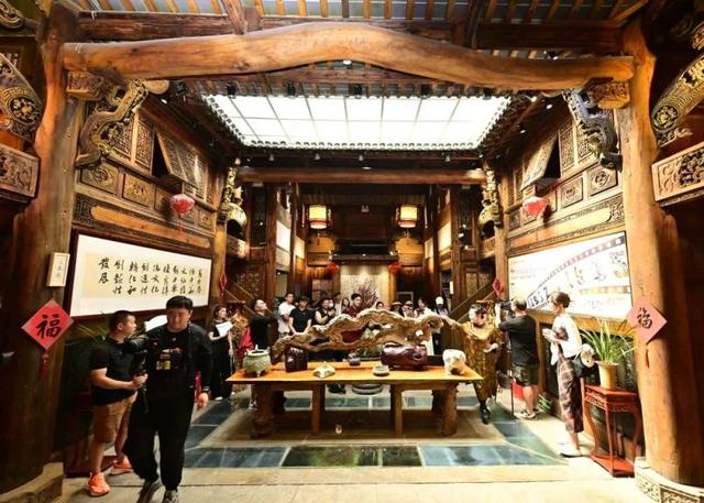 中外网络达人深度打卡副中心！艺术馆、美食、咖啡…看了都想去