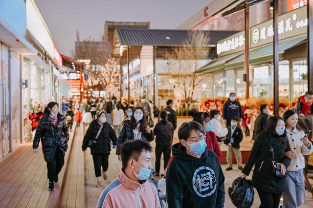 从批发集散地到“不夜城”：新螺蛳湾国际商贸城的24小时经济革命