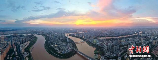 广西南宁现晚霞美景