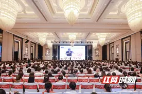 张雪峰现身长沙 为平安人寿客户讲解多元升学路图片