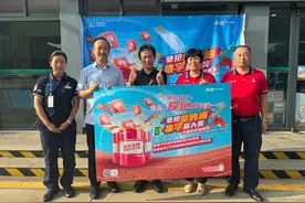 “中奖啦！”一幸运客户在中国石化加能站中了一吨油图片