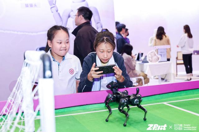 赛博造型团队、宠物读心翻译软件……全球科技产品“双11”来了