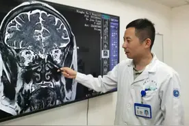 浙江女子打了个喷嚏，脑子突然“漏水”了！之后...图片