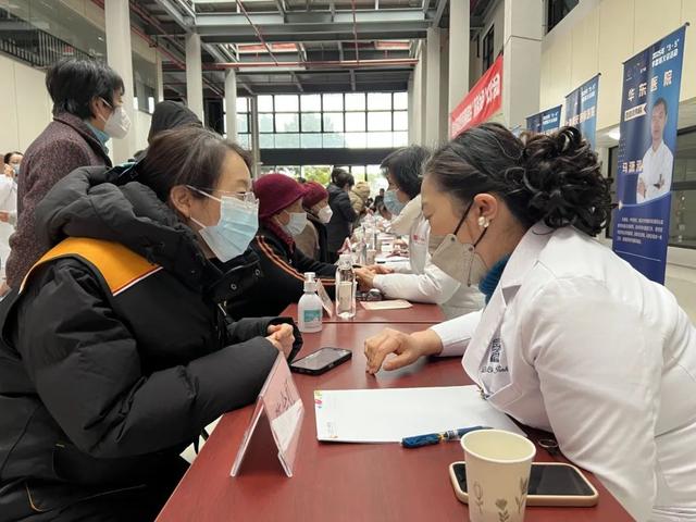 志愿服务进园区，暖心行动助力营商环境优化