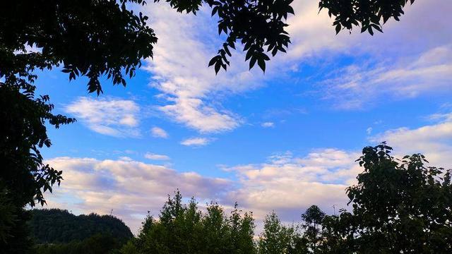 鹤峰：天公作画 醉染黄昏