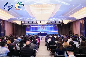 上海统计法治宣传月启动，对新修改《统计法》进行解读图片