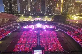 “刺痛、越坐越痒！”多名观众反映，看演唱会被扎伤！主办方最新回应图片