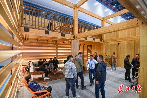 一键生成逼真效果图、混凝土自动修复裂缝，10项智能建造创新产品在汉发布