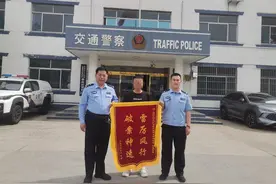 无牌四轮车清晨撞人逃逸 交警查30余处监控跨市追踪图片