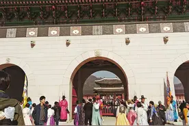 韩国2024年新生儿人数超24万，9年来首次出现正增长！此前发钱鼓励生育：1岁以下婴儿父母每月可获100万韩元图片