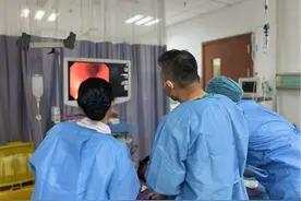 一次性摘除30余枚胃息肉，患者第二天便出院图片