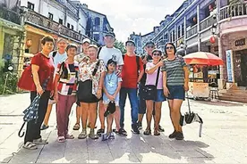 马来西亚华人万约翰三兄弟在龙华成功寻根认亲图片