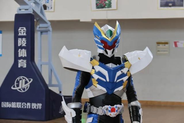 濮阳医专：你怎么知道铠甲勇士是我们学校的！