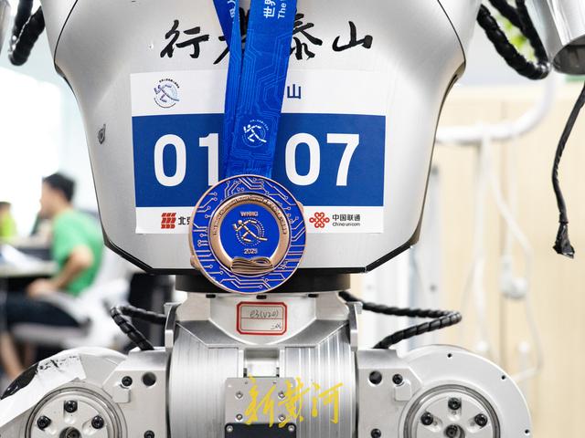 济南造机器人闪耀国际舞台：优宝特与齐鲁软件园的双向奔赴 | 我为民企办实事