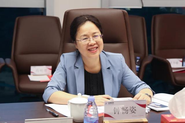 广西壮族自治区钦州市委书记钟畅姿带队到宏景科技考察调研