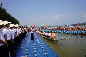 湖南沅陵：千名游客为龙舟“赏红” 激荡文旅潮涌图片