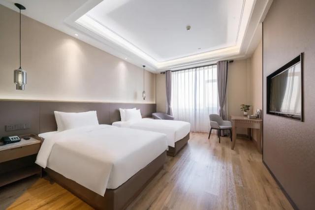 免费接驳、专属送机、优惠折扣、专享礼遇……酒店专属福利来了！“星星们”快码住→