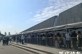 “这是我们每个人都要来的地方！”侵华日军南京大屠杀遇难同胞纪念馆参观者如潮图片