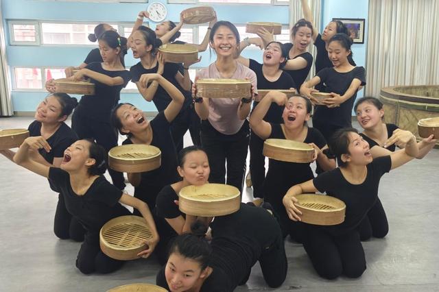 特写：17个女孩的3分半钟