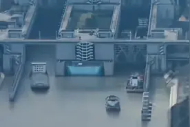 “水上电梯”见过吗？船舶通过三峡五级船闸全过程