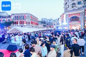 消博进行时 | 海口骑楼老街举行长桌宴图片