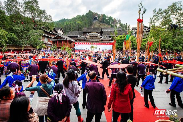 【每日一图@湖南】在通道皇都侗文化村，遇见最炫民族风村庆