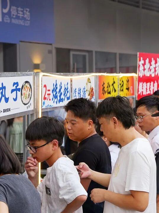 周末别宅家了！乐队驻唱+甘蔗节+夜市 ，这里烟火气拉满～