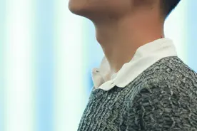 身体有问题，淋巴会说话！医生：1个动作自查！图片