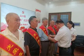 岱岳山口镇：“光荣在党50载”，老党员荣誉加冕，初心永不忘图片