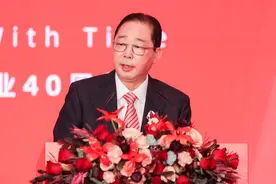40年前敢借30万高利贷，万一失败？胡成中：回家做裁缝，南存辉回去修鞋图片