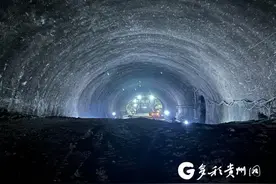 安盘高速椅柯隧道实现双幅贯通图片