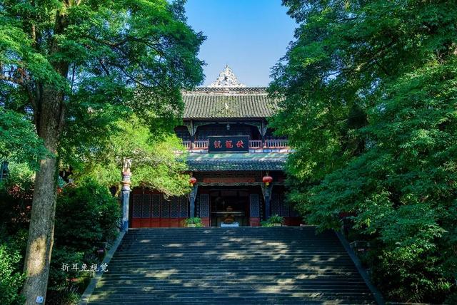 《堰明山青幸福人》 ——致青城山-都江堰申遗成功25周年