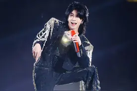 华晨宇火星演唱会鸟巢开唱，回归四面台彰显极致国风之美图片