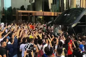 超一档❗C罗19年中国行，球迷人山人海，这人气太炸裂🤯图片