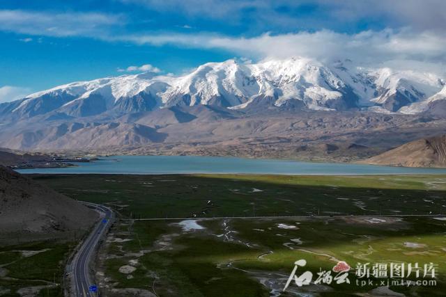 走近慕士塔格 感受帕米尔高原壮美景色