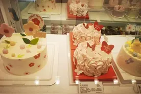 当母亲节遇上护士节，鲜花店和蛋糕店开始忙，芍药、康乃馨上C位图片