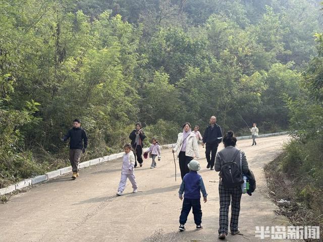 爬山登高看秋色
