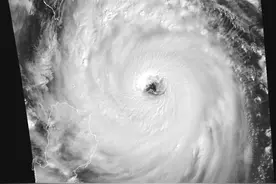 刚刚！“康妮”变身超强台风！即将进入24小时警戒线，福建暴雨到大暴雨！图片