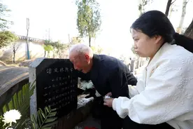跨越77年，三代人的“重逢”图片