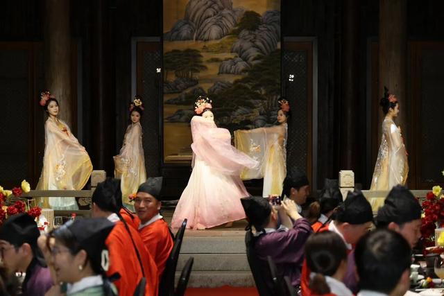 从“拜先师”到“状元游街”，文旅体验玩出“穿越感”
