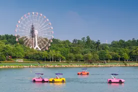 湖北武汉：“水上跑车”游览东湖图片