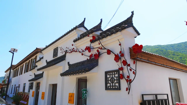 乘着高铁游白山 | 沈白高铁白山东站赴白山市区餐饮、住宿、商超、景区景点公交路线指南