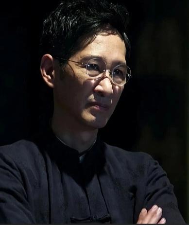 老戏骨王劲松发文称被小洛熙事件气疯了：这么小的娃娃还没来得及叫一声爸妈