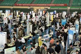 春招进行时｜去“大厂”还是中小企业？选岗位还是选行业？这届毕业生选择“稳”图片