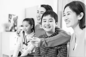 爱与管教相伴 父母与孩子亦师亦友图片