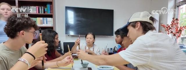 “自然文化+智能科技”研学项目走俏 海外研学团来华热度攀升
