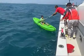 海上捡到10岁男孩！已独自漂流一天一夜图片