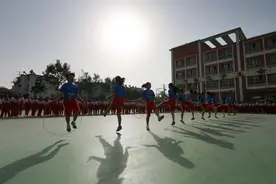 查一查高价“中考专用跳绳”背后的灰色利益 | 新京报快评图片